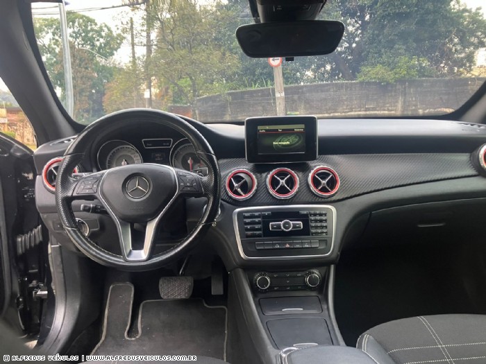 Mercedes-Benz GLA 200 ADVANCE 2014/2015